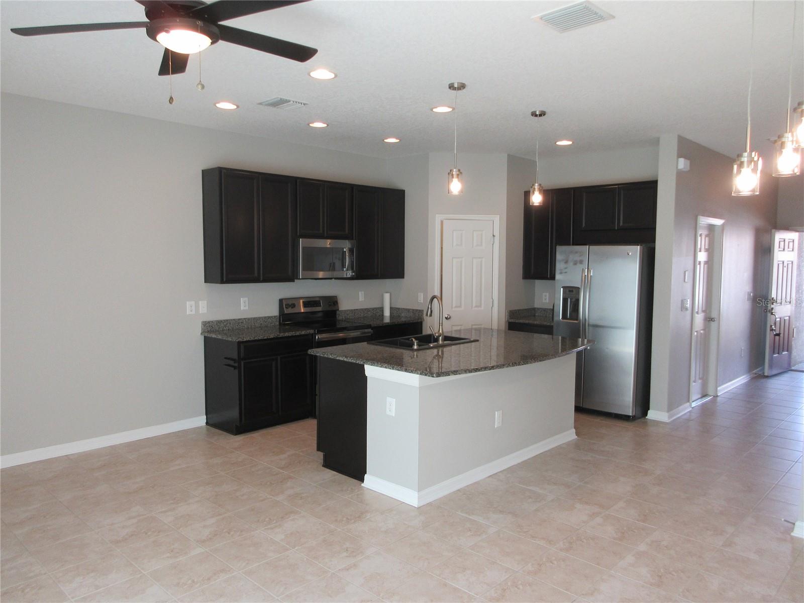 7064 TOWNE LAKE RD, RIVERVIEW, FL, 33578