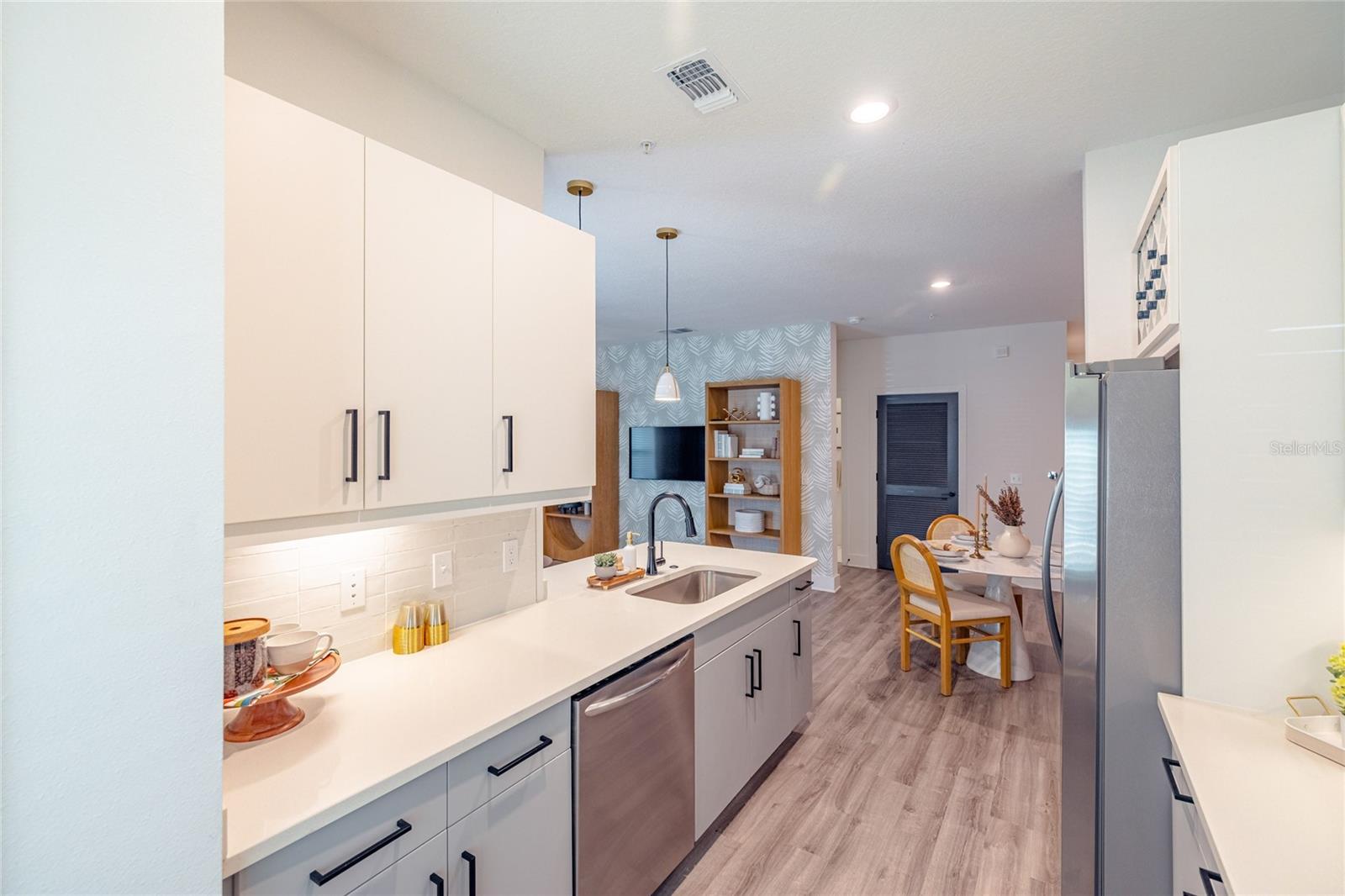 1420 LAKEFRONT DR #2208, SARASOTA, FL, 34240