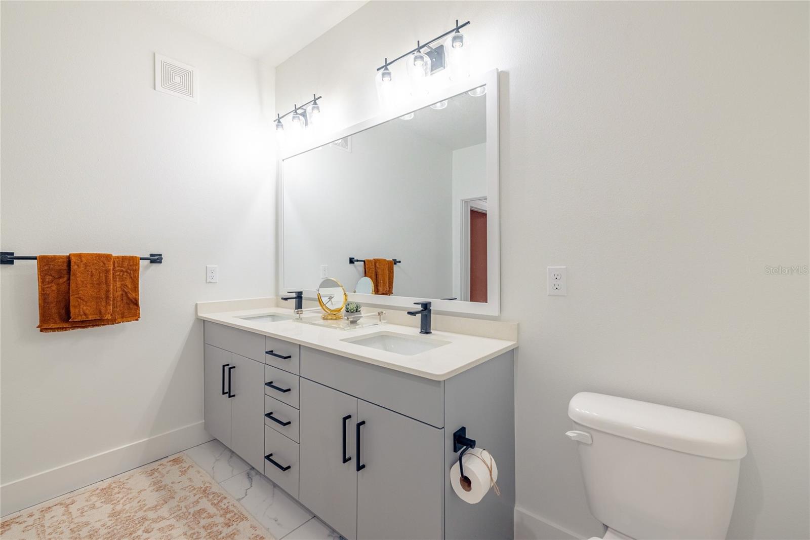 1420 LAKEFRONT DR #2208, SARASOTA, FL, 34240