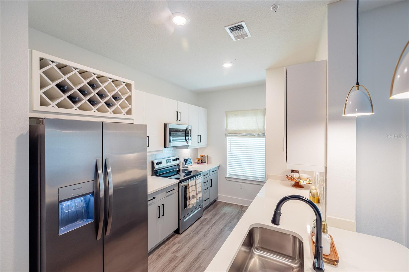 1420 LAKEFRONT DR #2208, SARASOTA, FL, 34240