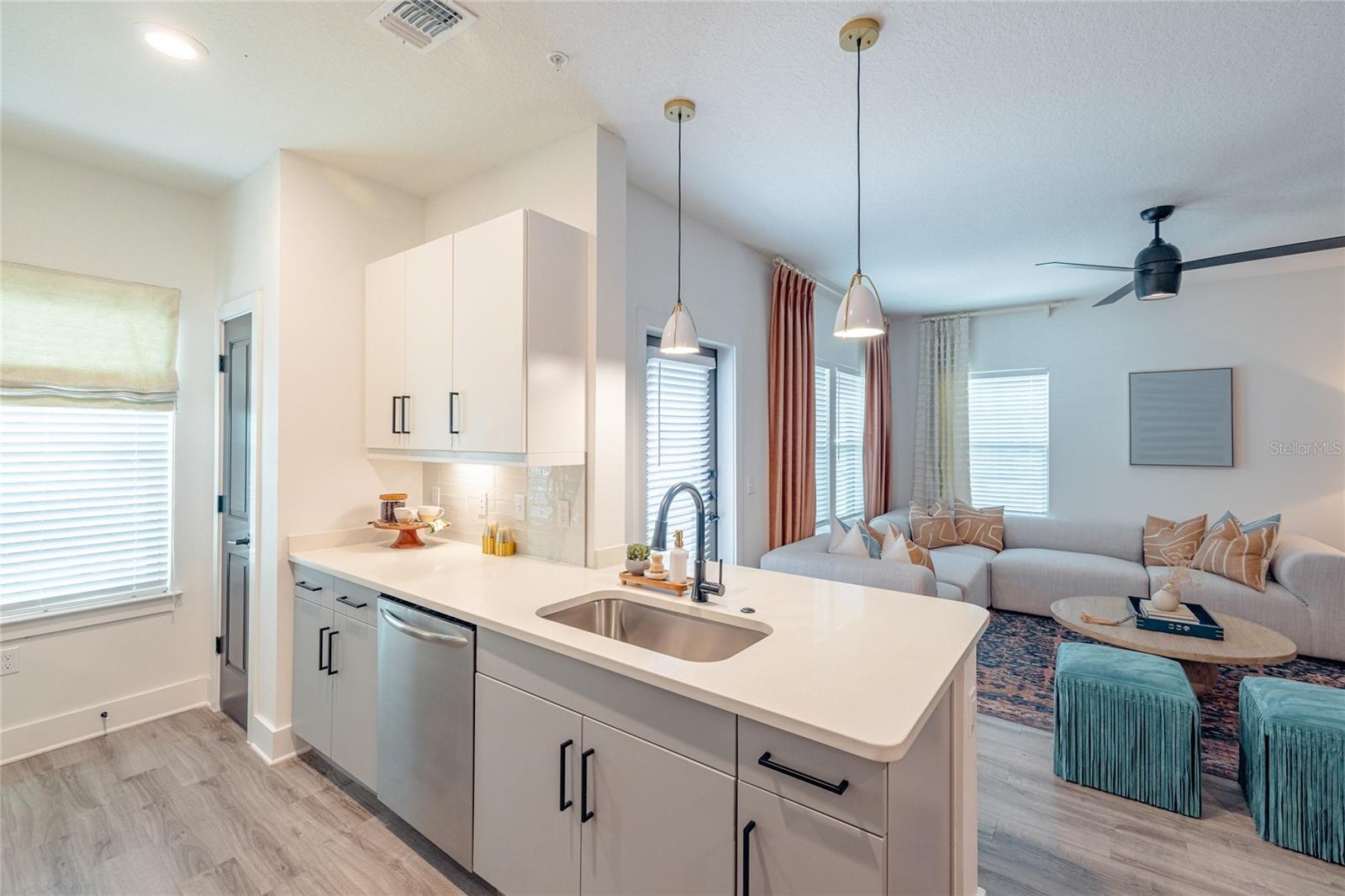 1420 LAKEFRONT DR #2208, SARASOTA, FL, 34240