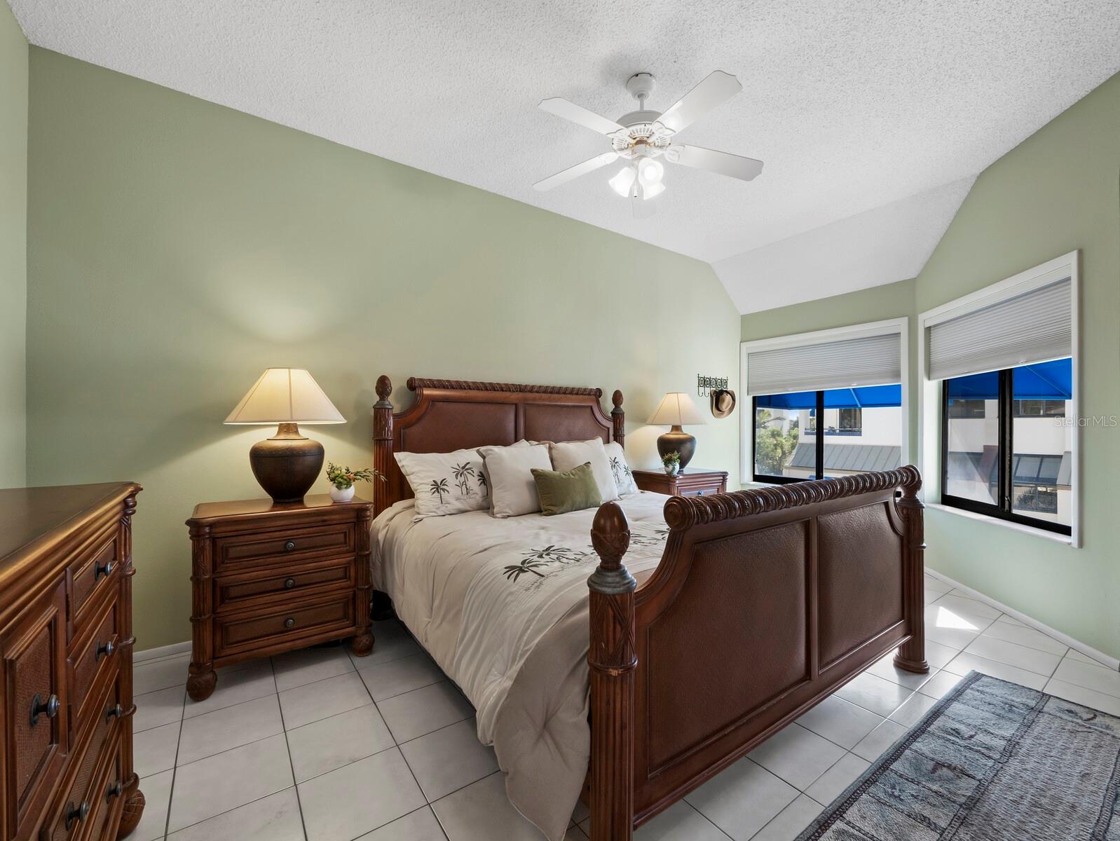 1922 HARBOURSIDE DR #1102, LONGBOAT KEY, FL, 34228