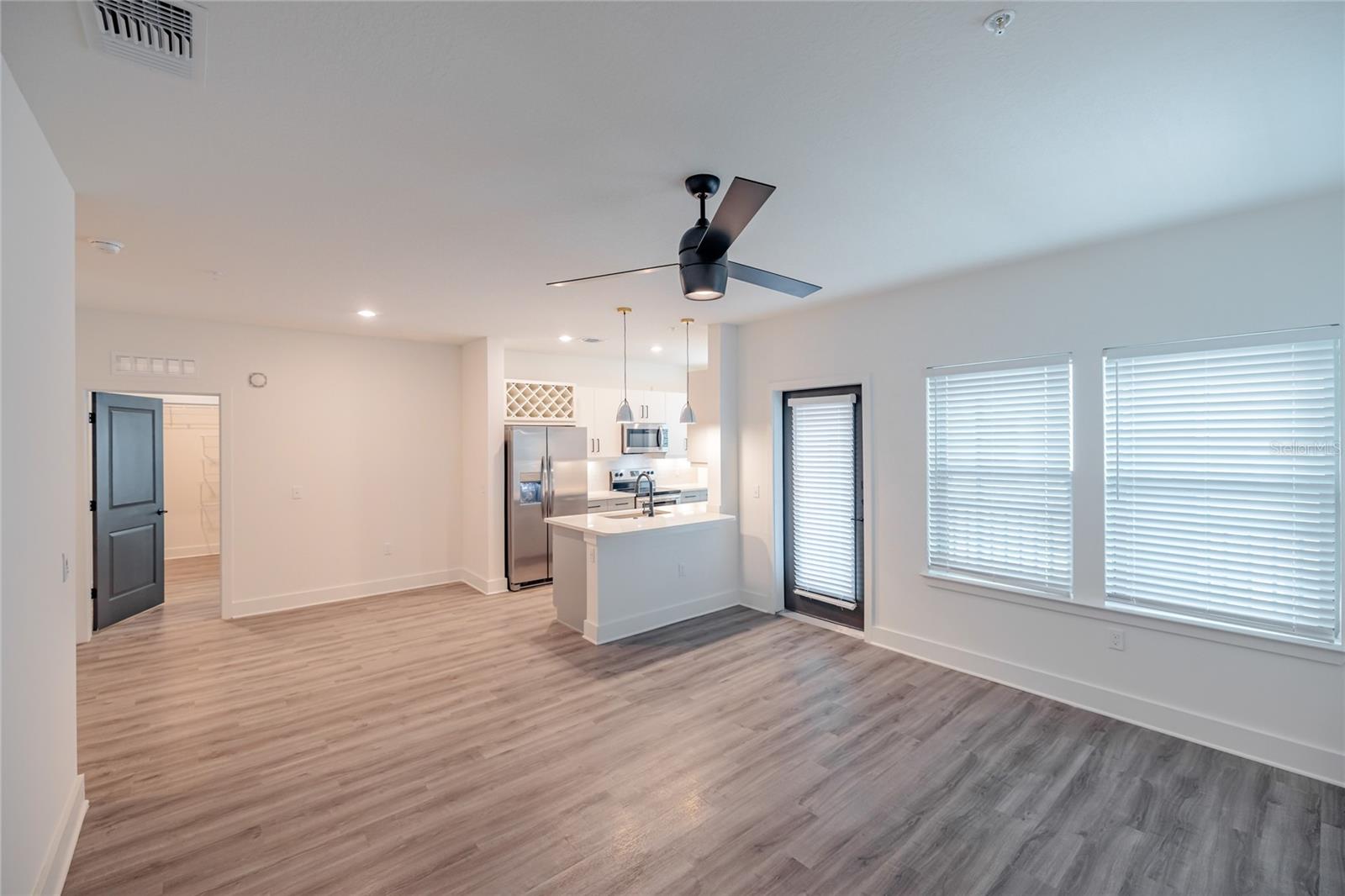1420 LAKEFRONT DR #6111, SARASOTA, FL, 34240