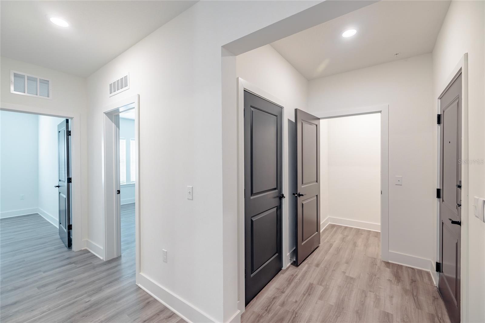 1420 LAKEFRONT DR #6111, SARASOTA, FL, 34240