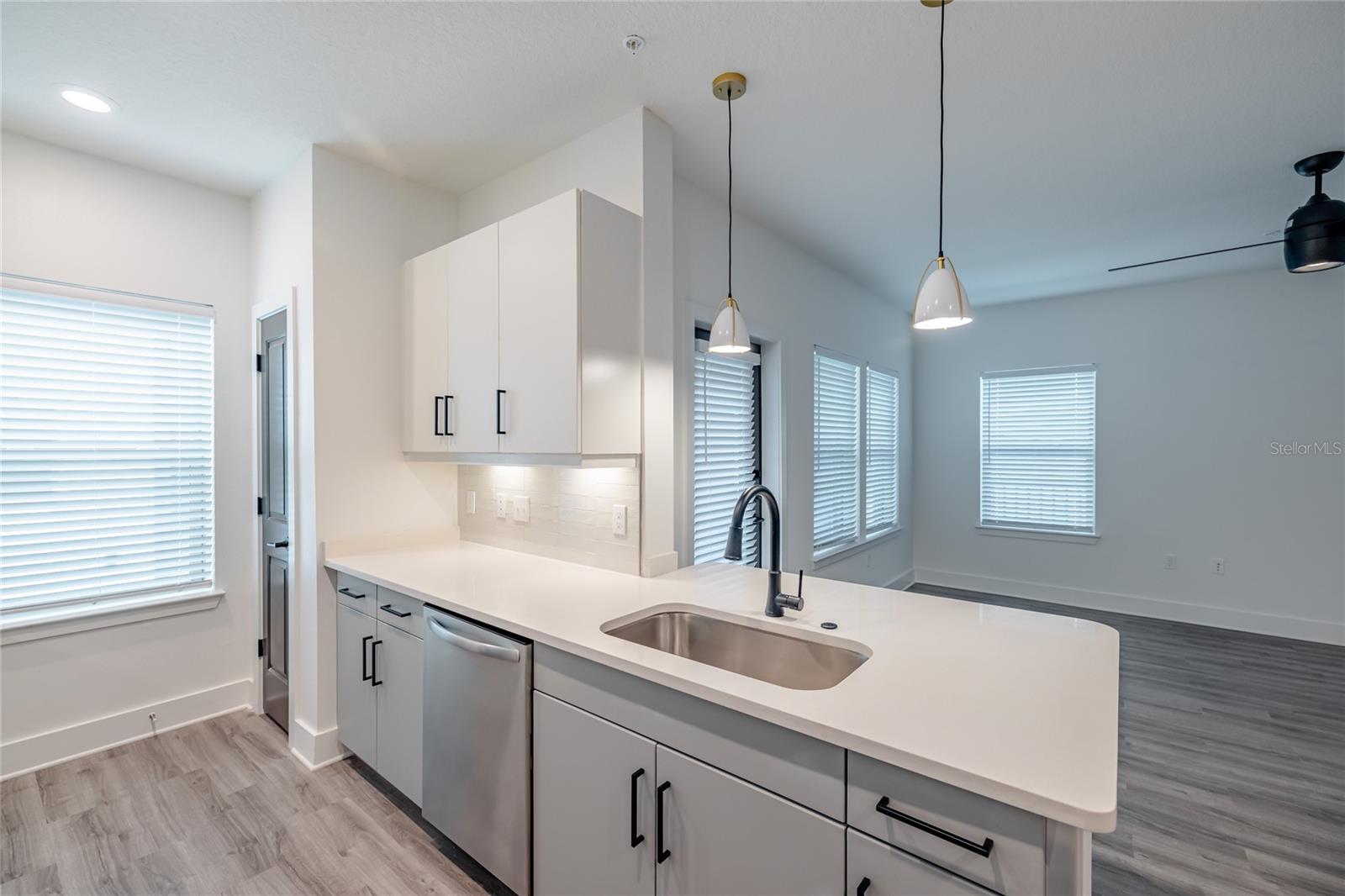 1420 LAKEFRONT DR #6111, SARASOTA, FL, 34240