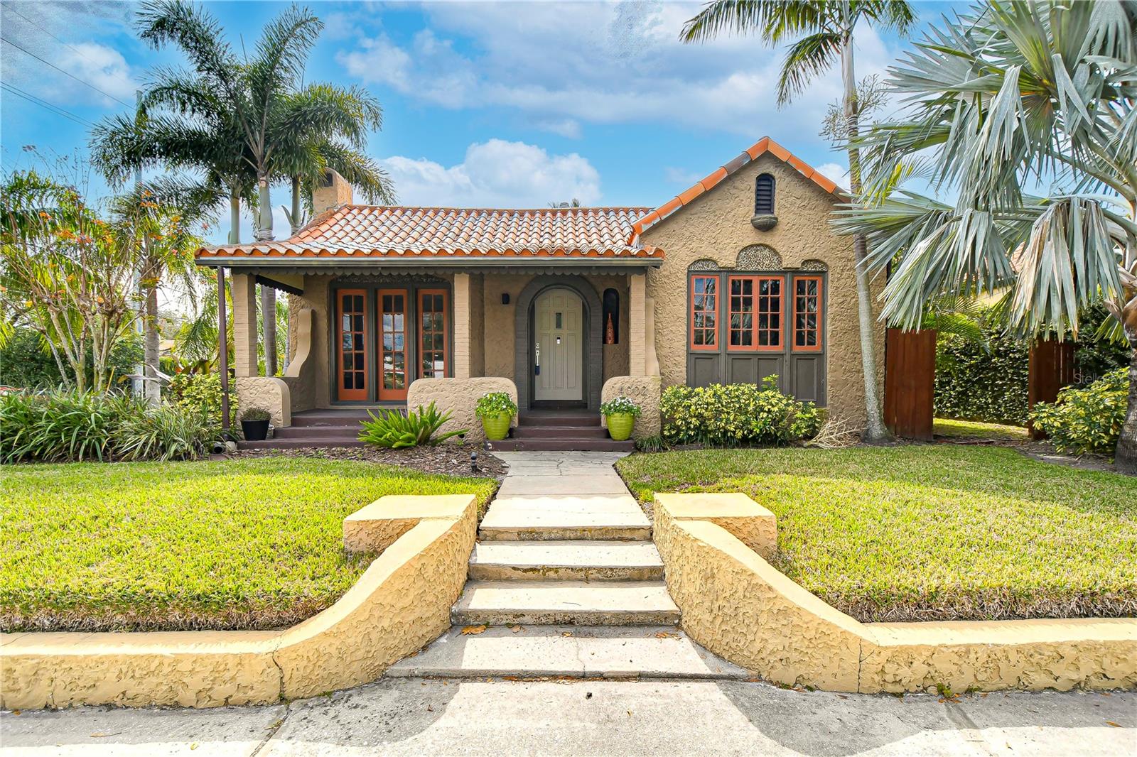 4002 W BAY TO BAY BLVD, TAMPA, FL, 33629