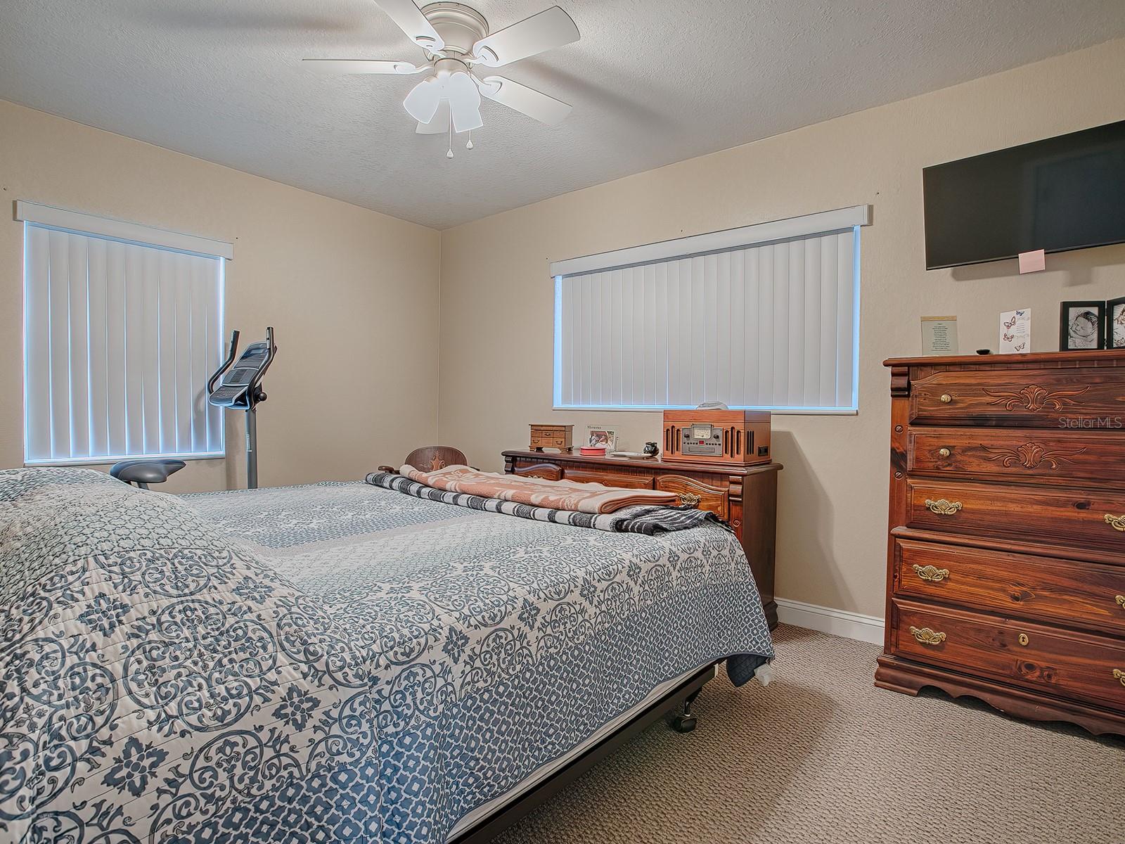 1415 PARK AVE, TAVARES, FL, 32778