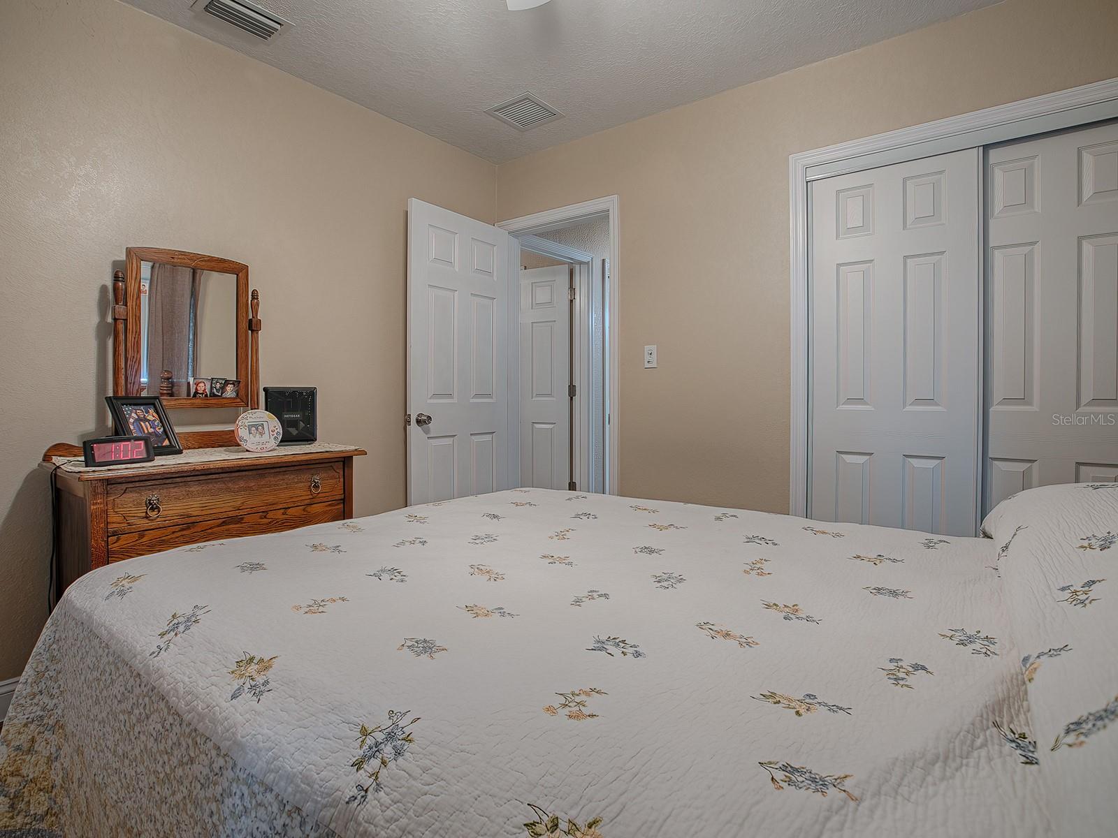 1415 PARK AVE, TAVARES, FL, 32778
