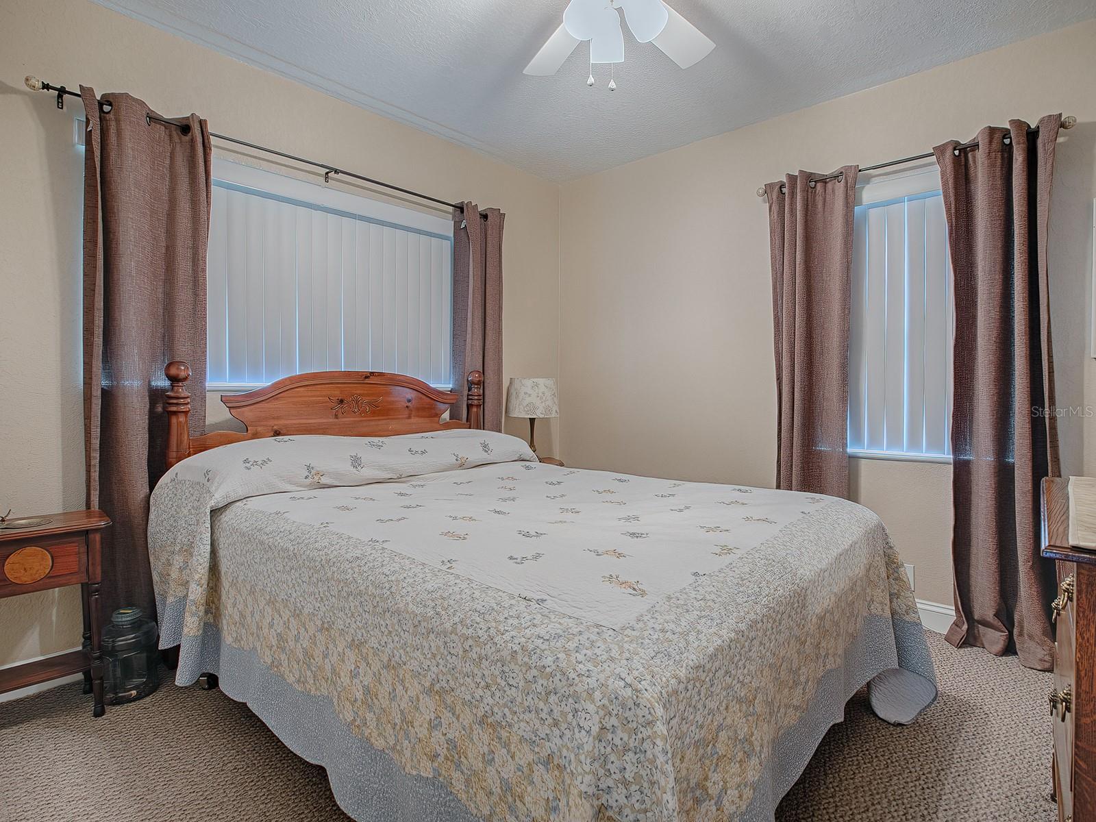 1415 PARK AVE, TAVARES, FL, 32778