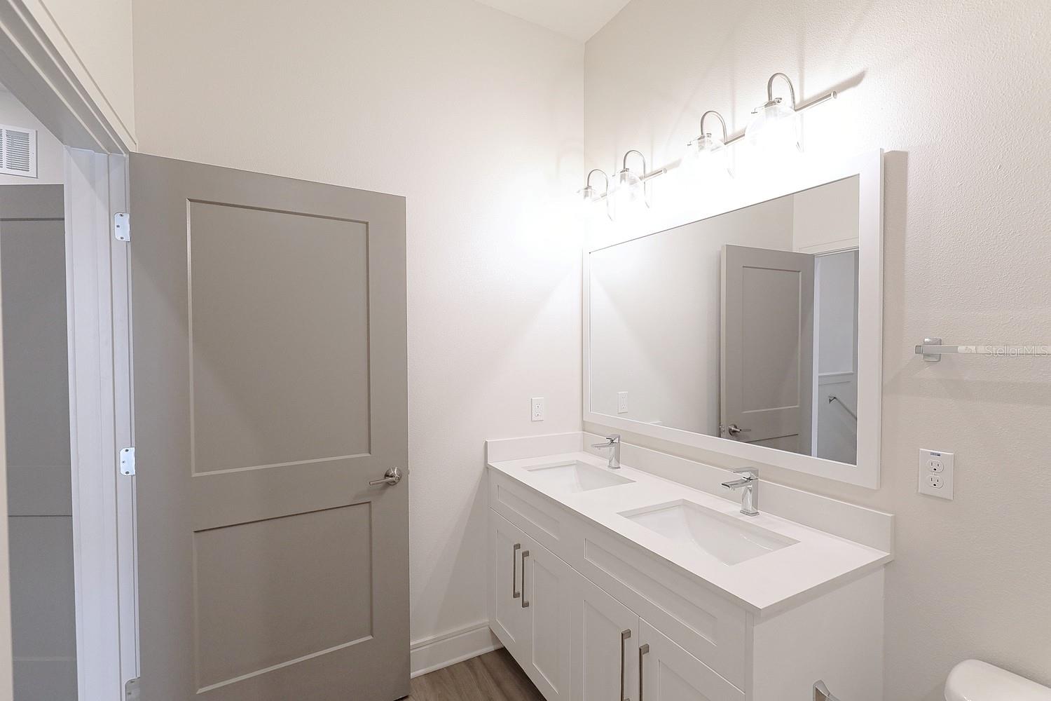 1420 LAKEFRONT DR #TH-104, SARASOTA, FL, 34240