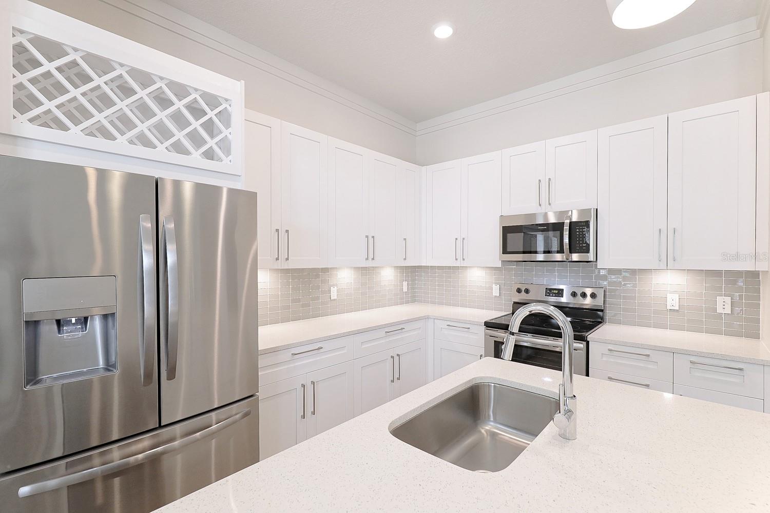 1420 LAKEFRONT DR #TH-104, SARASOTA, FL, 34240