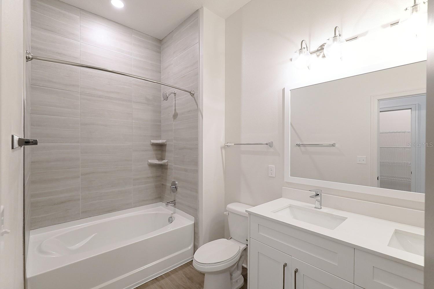 1420 LAKEFRONT DR #TH-101, SARASOTA, FL, 34240