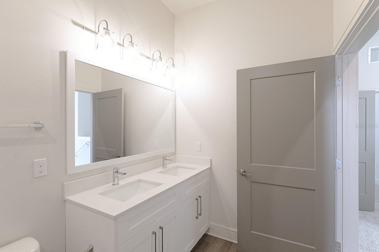 1420 LAKEFRONT DR #TH-101, SARASOTA, FL, 34240