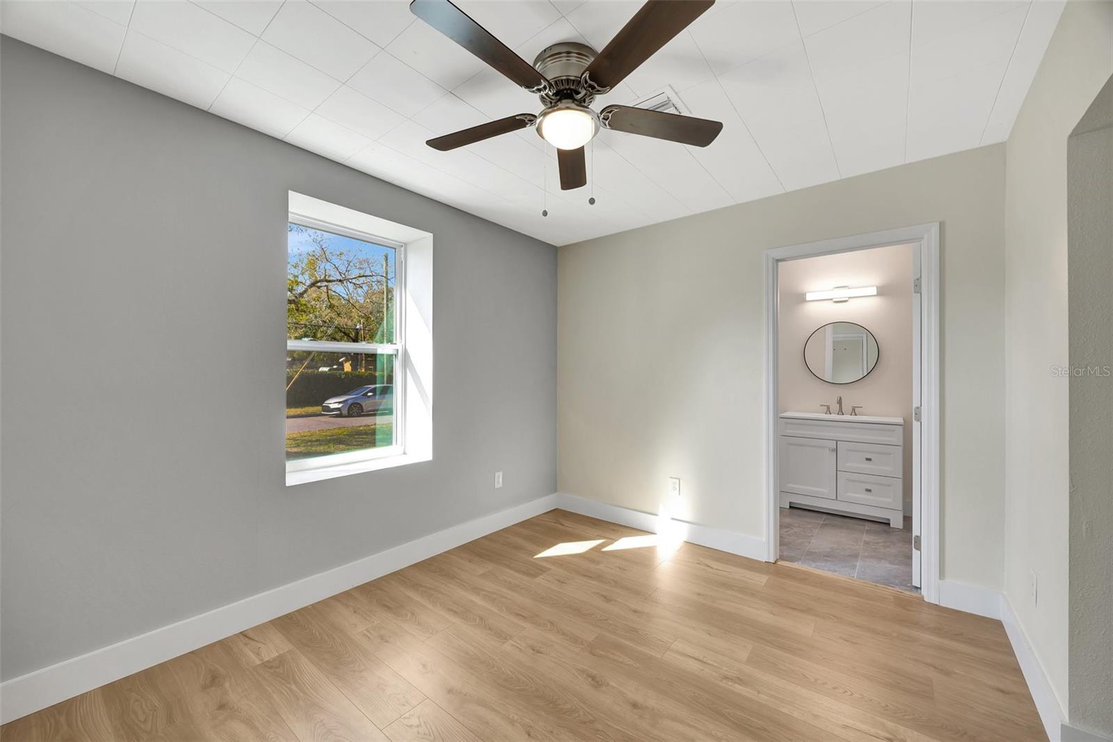 1423 W LINEBAUGH AVE, TAMPA, FL, 33612
