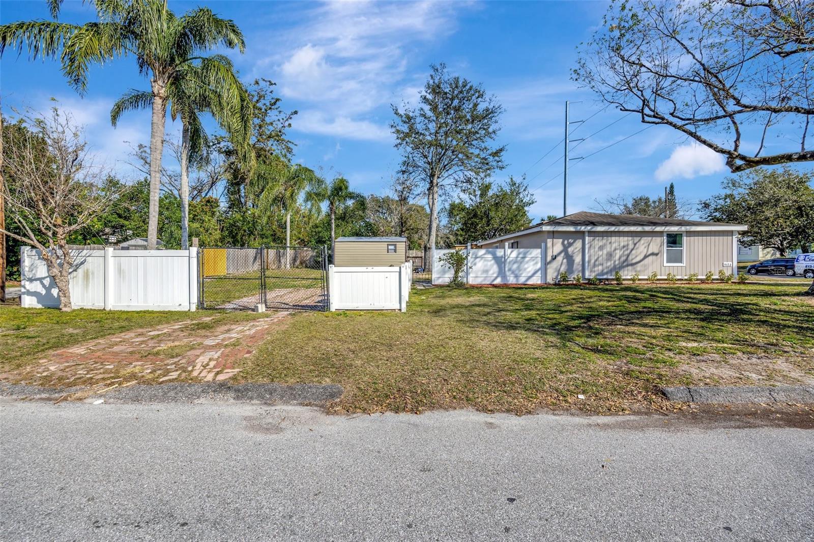 1423 W LINEBAUGH AVE, TAMPA, FL, 33612