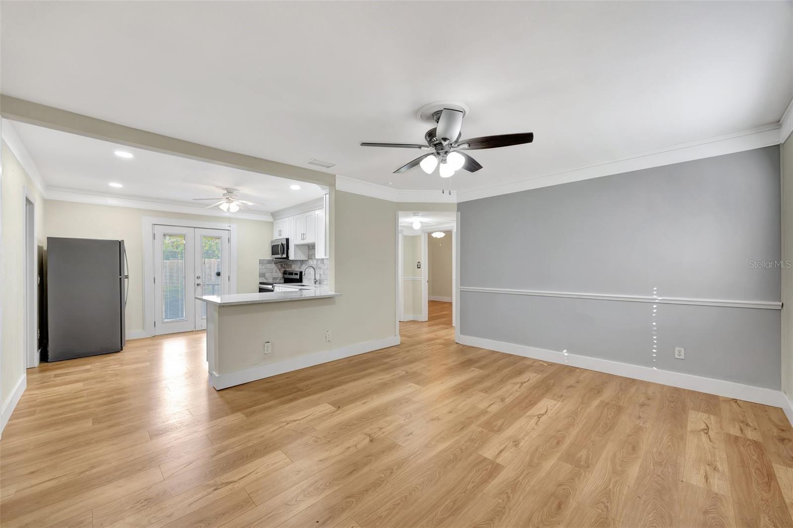 1423 W LINEBAUGH AVE, TAMPA, FL, 33612