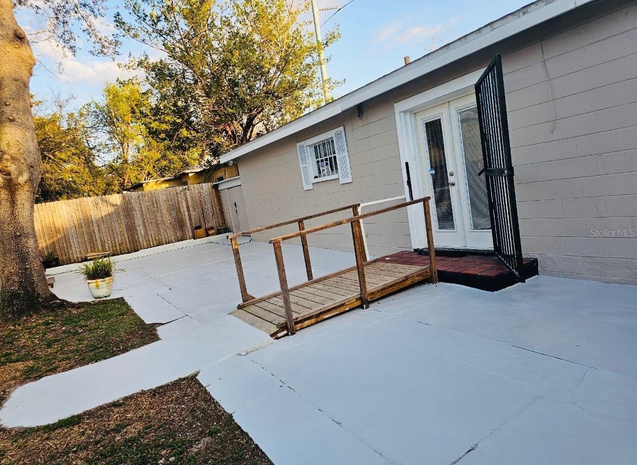 1423 W LINEBAUGH AVE, TAMPA, FL, 33612