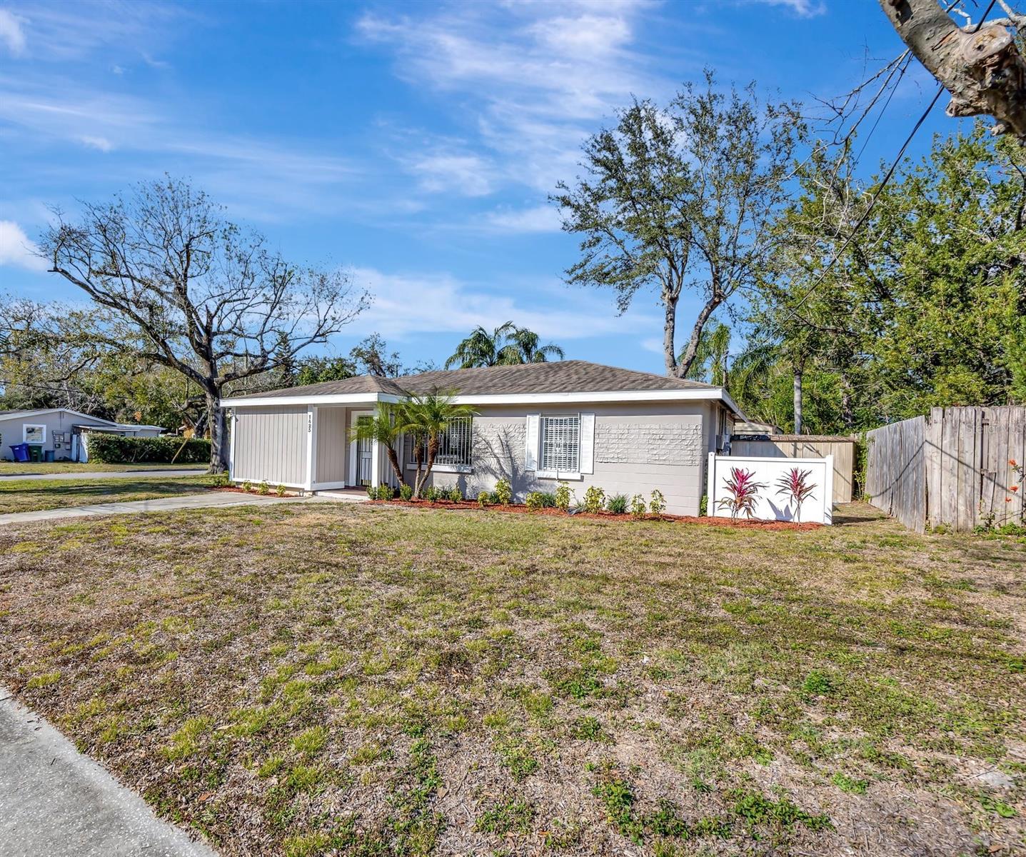 1423 W LINEBAUGH AVE, TAMPA, FL, 33612