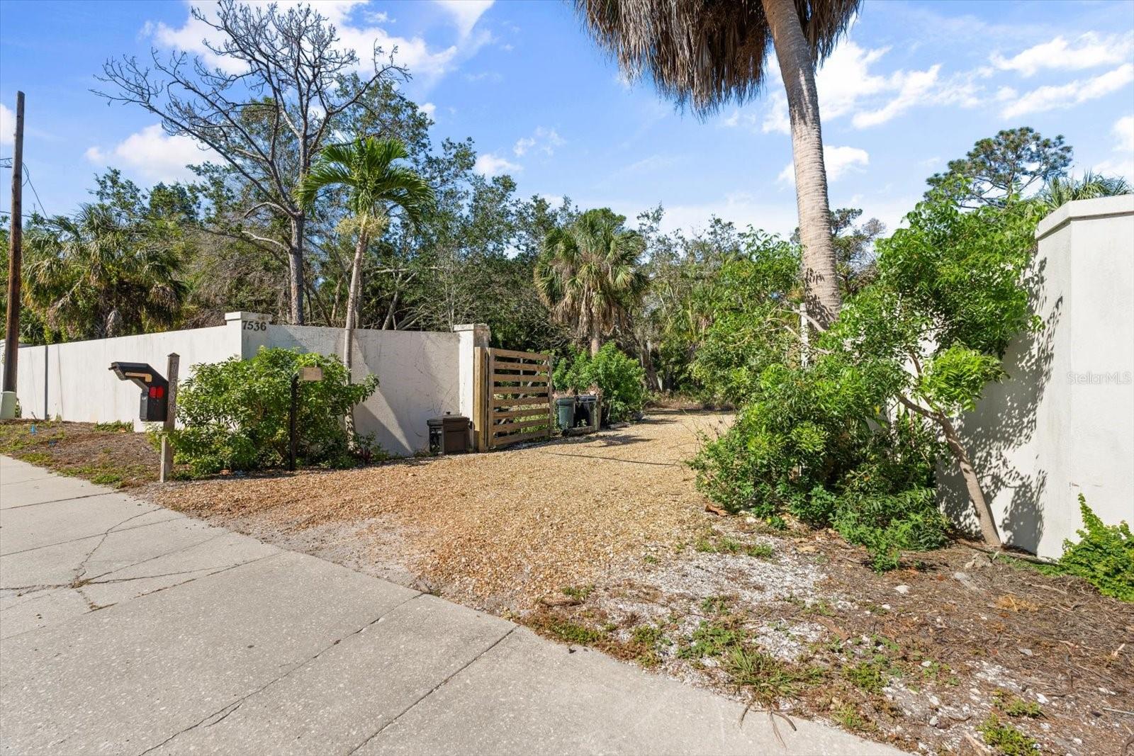 7536 MIDNIGHT PASS RD, SARASOTA, FL, 34242
