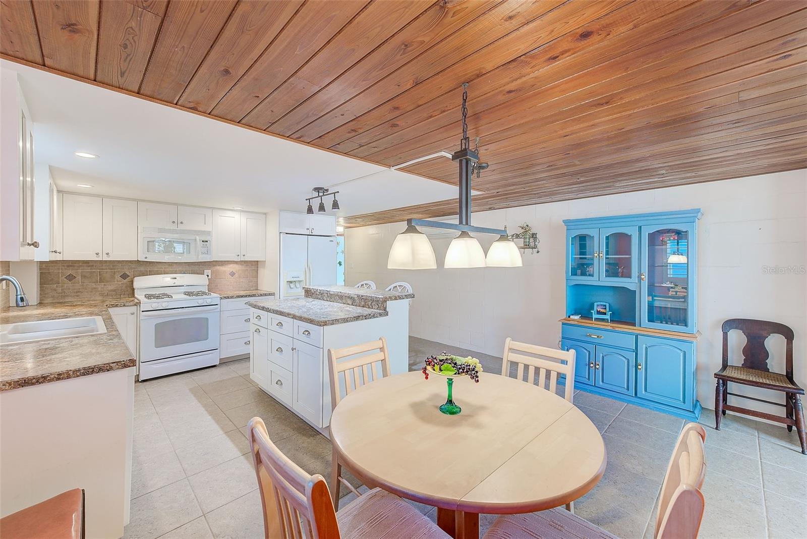 604 PENNSYLVANIA AVE, CRYSTAL BEACH, FL, 34681