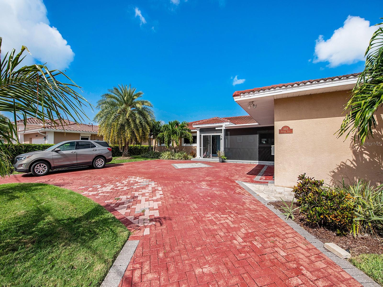 1818 DOLPHIN BLVD S, ST PETERSBURG, FL, 33707