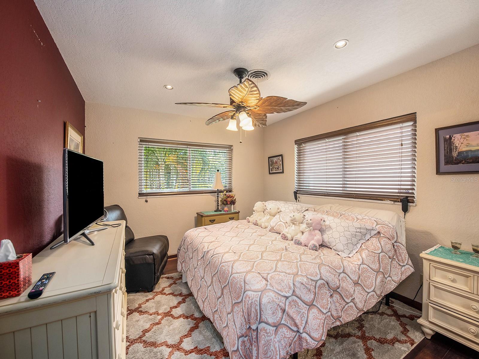 1818 DOLPHIN BLVD S, ST PETERSBURG, FL, 33707