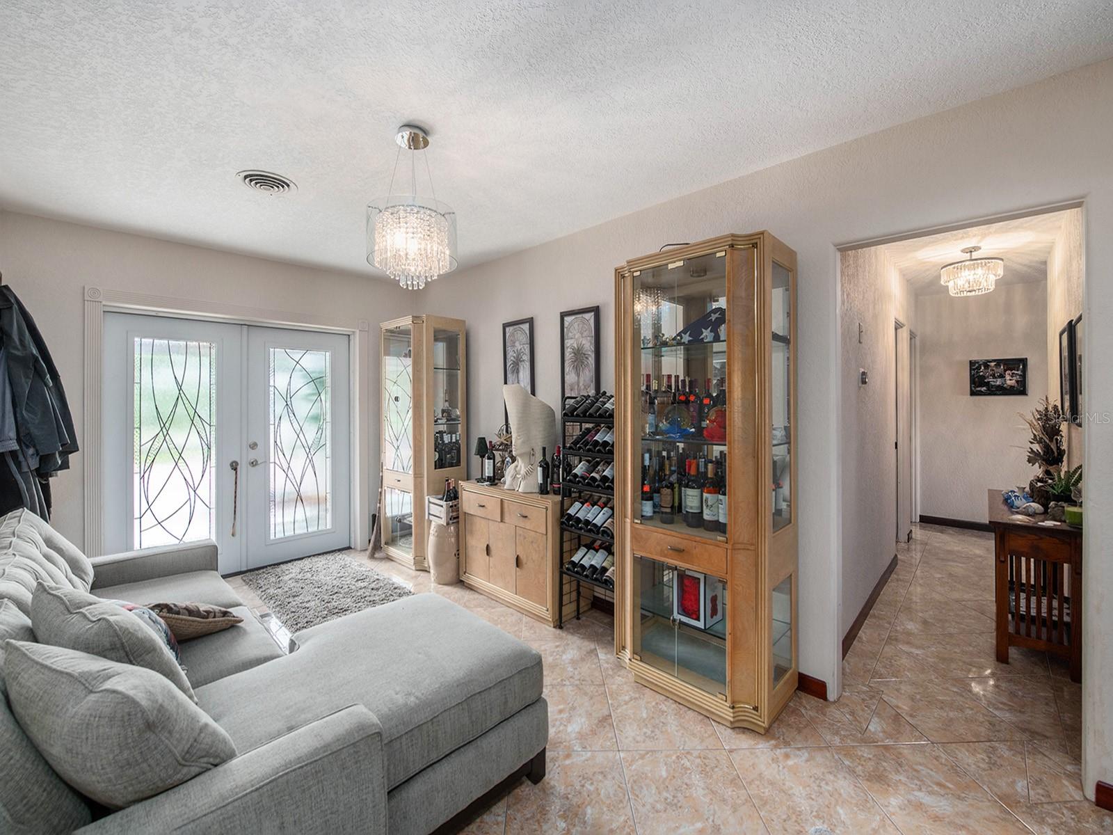 1818 DOLPHIN BLVD S, ST PETERSBURG, FL, 33707