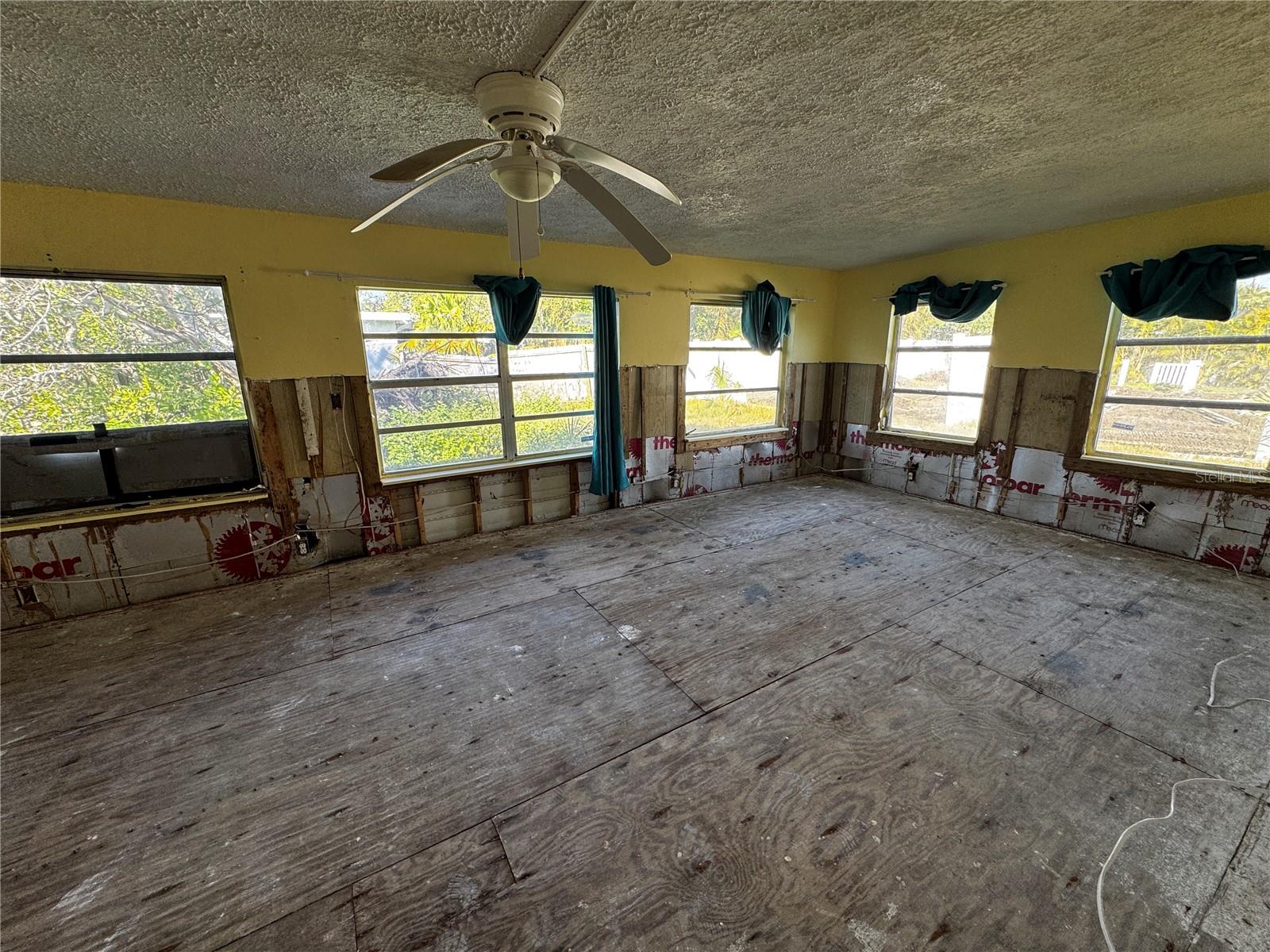 4000 HUNTINGTON ST NE, ST PETERSBURG, FL, 33703