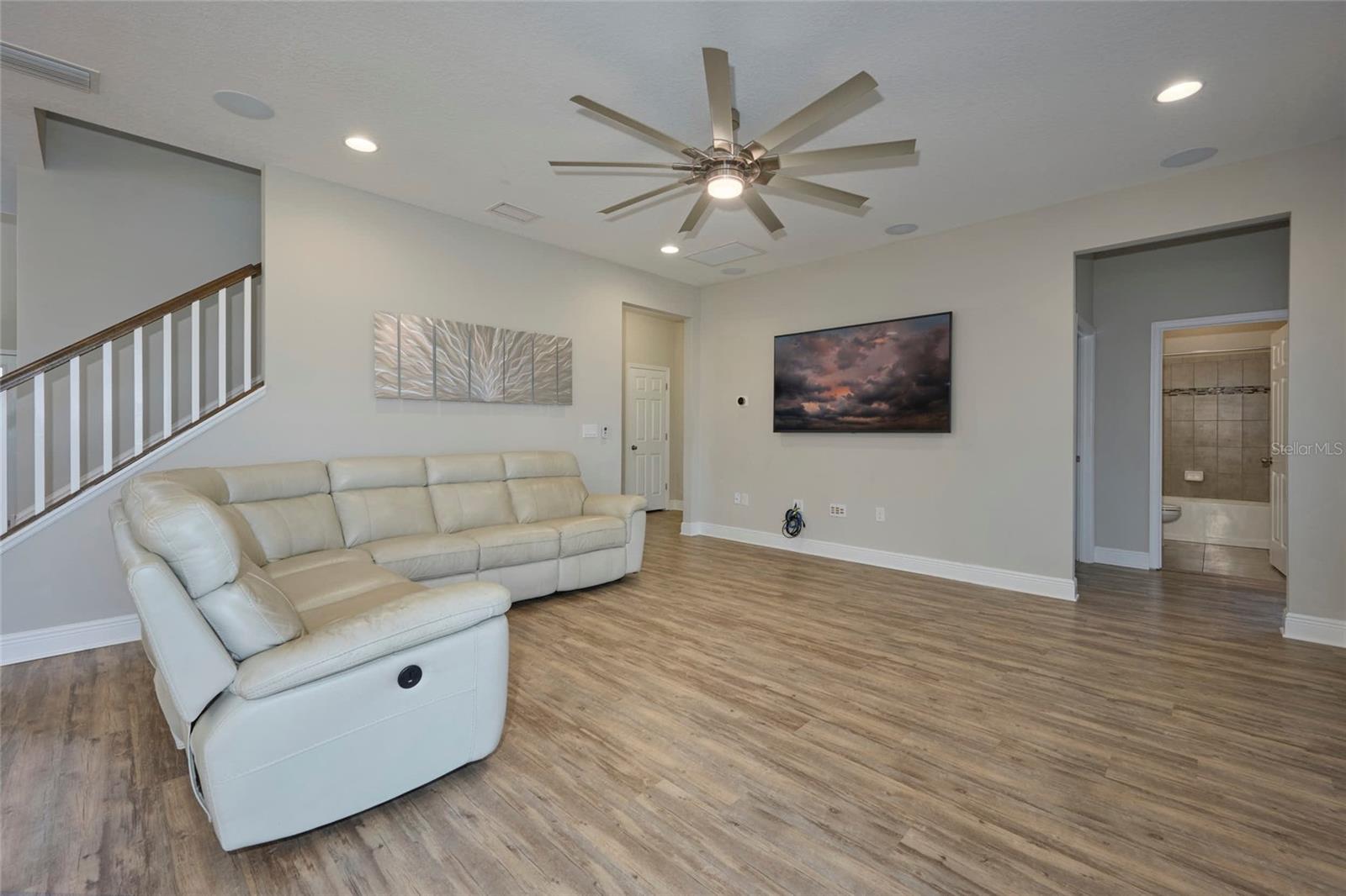 8044 LAGO MIST WAY, WESLEY CHAPEL, FL, 33545