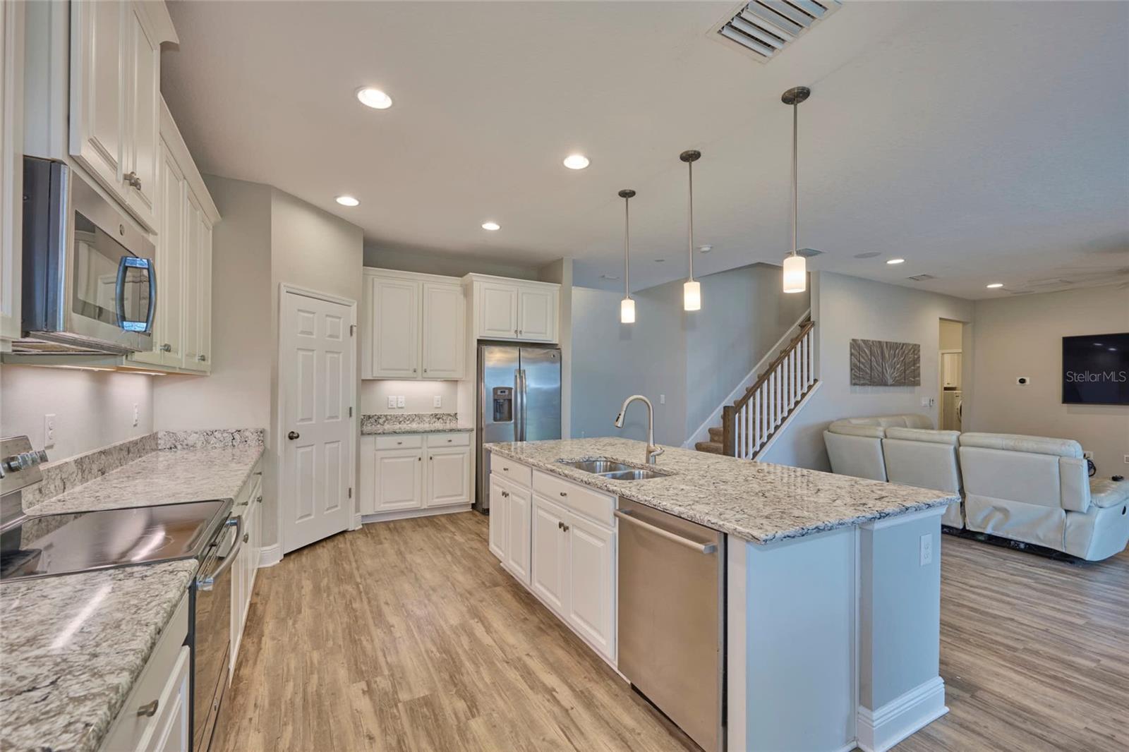 8044 LAGO MIST WAY, WESLEY CHAPEL, FL, 33545