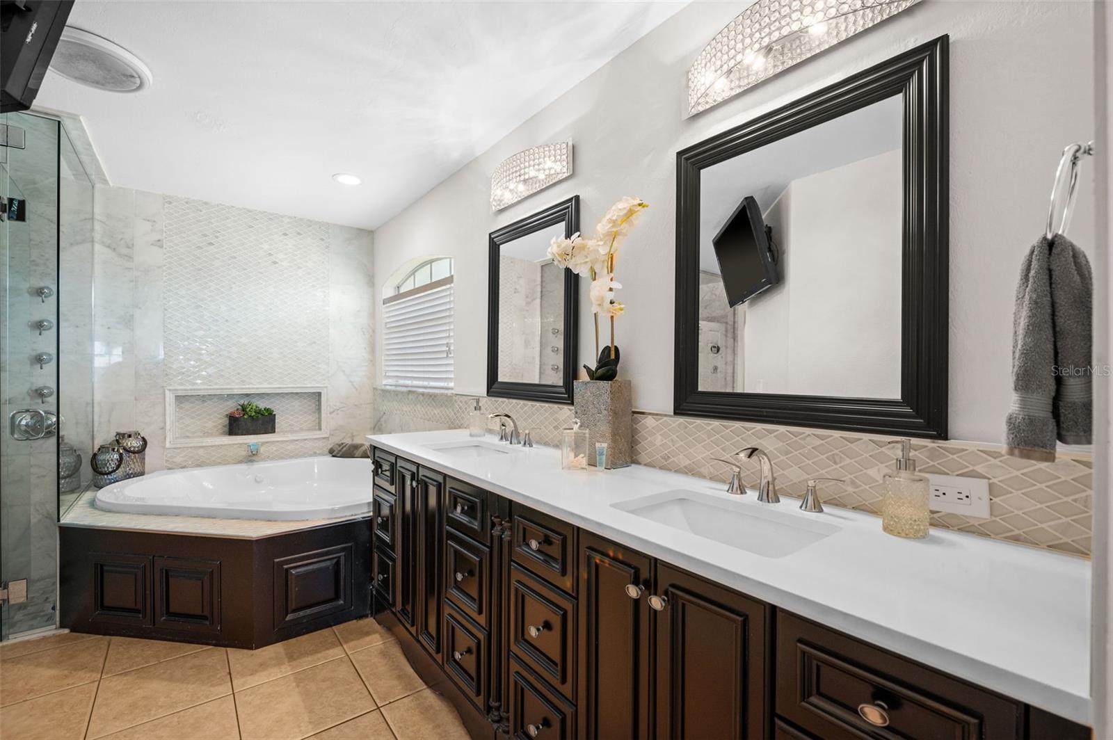 5111 CALUSA CT, CAPE CORAL, FL, 33904