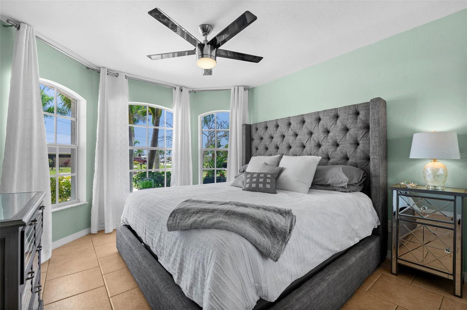 5111 CALUSA CT, CAPE CORAL, FL, 33904