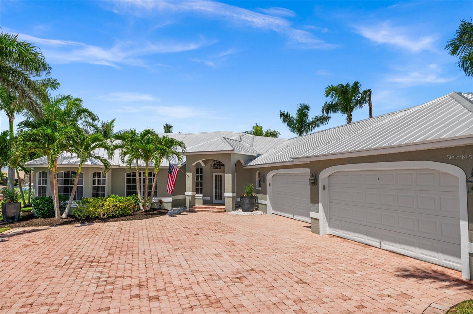 5111 CALUSA CT, CAPE CORAL, FL, 33904