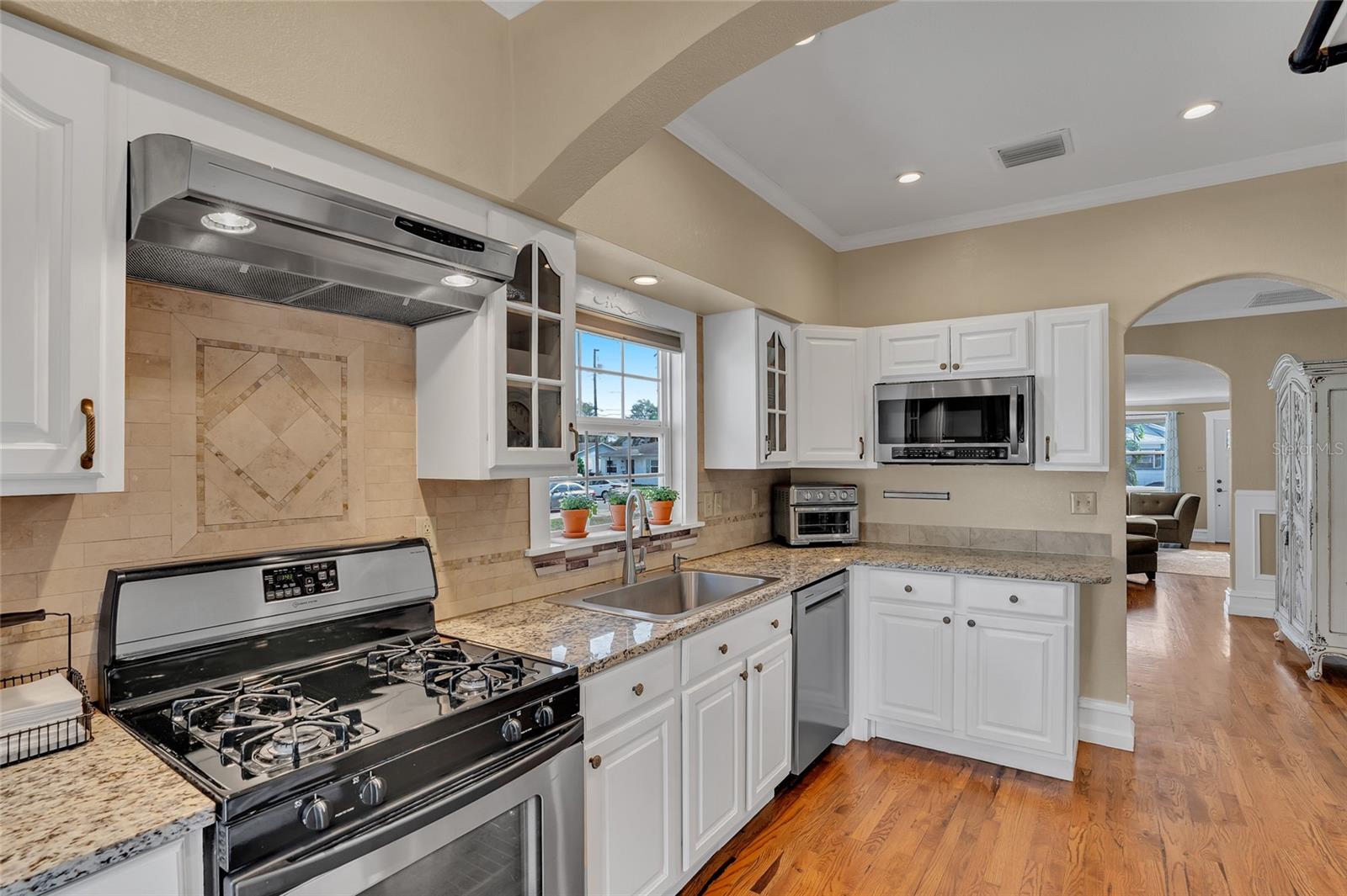 1161 35TH AVE N, ST PETERSBURG, FL, 33704