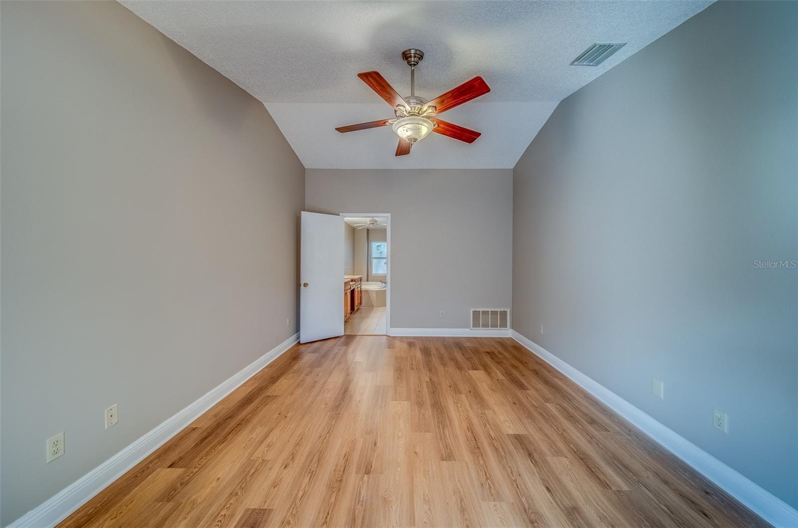 1112 WOODCREST AVE, SAFETY HARBOR, FL, 34695