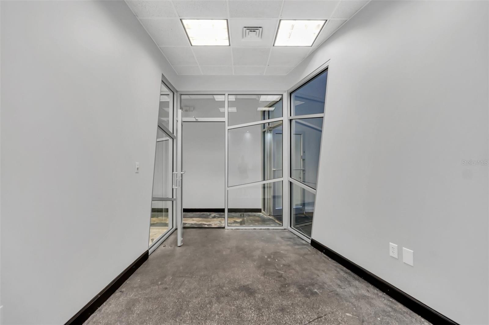 6881 KINGSPOINTE PKWY #17, ORLANDO, FL, 32819