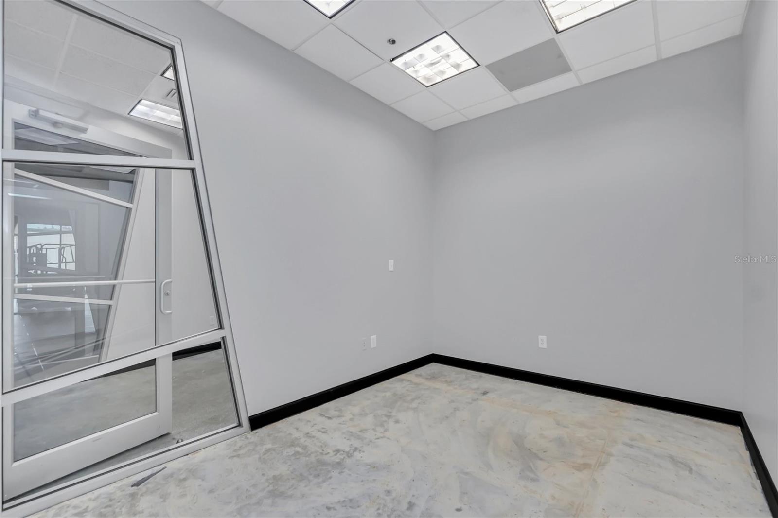 6881 KINGSPOINTE PKWY #17, ORLANDO, FL, 32819