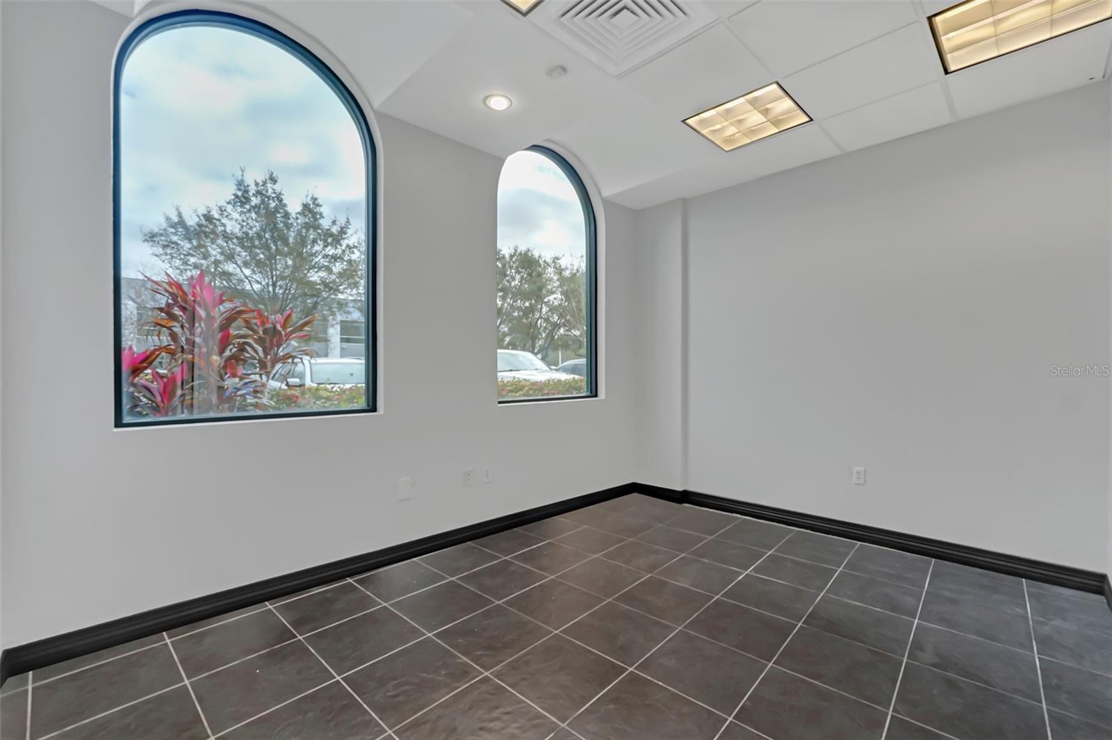 6881 KINGSPOINTE PKWY #17, ORLANDO, FL, 32819