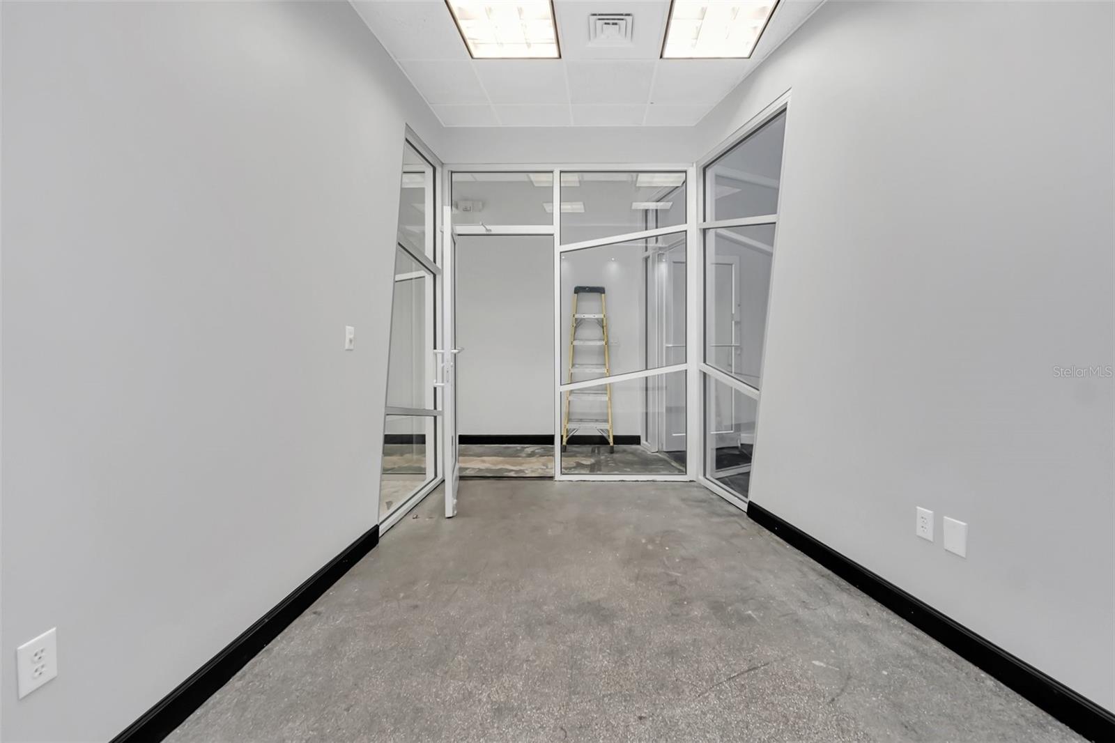 6881 KINGSPOINTE PKWY #17, ORLANDO, FL, 32819