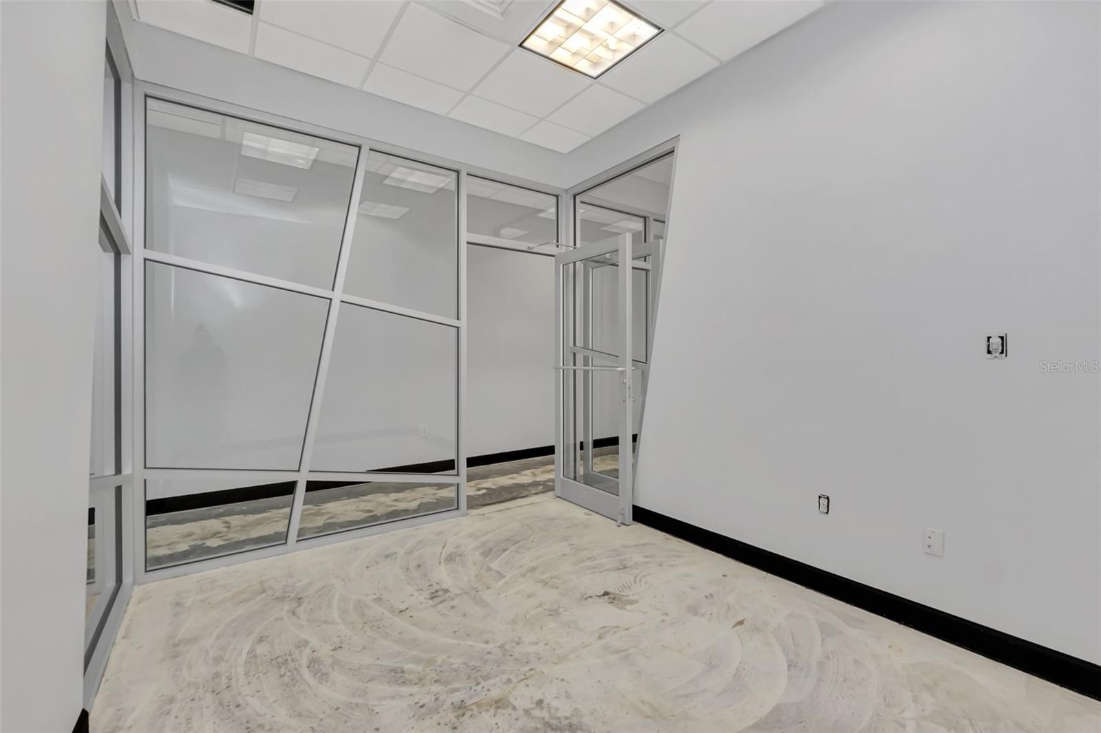 6881 KINGSPOINTE PKWY #17, ORLANDO, FL, 32819