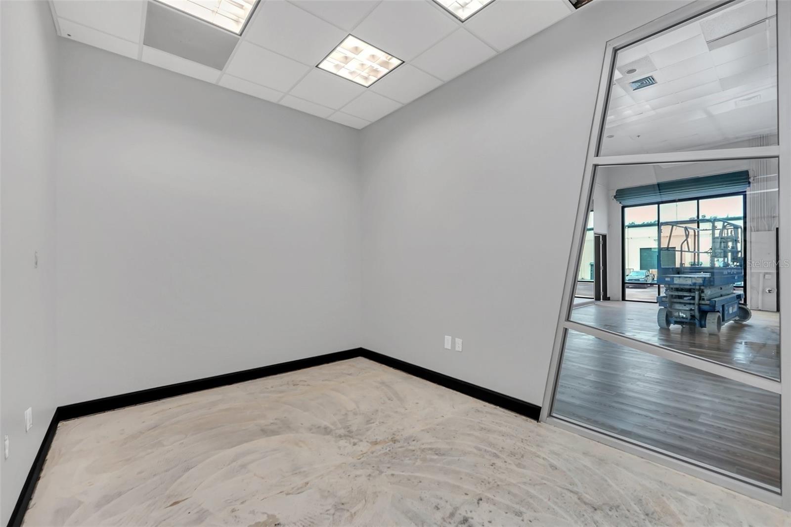 6881 KINGSPOINTE PKWY #17, ORLANDO, FL, 32819