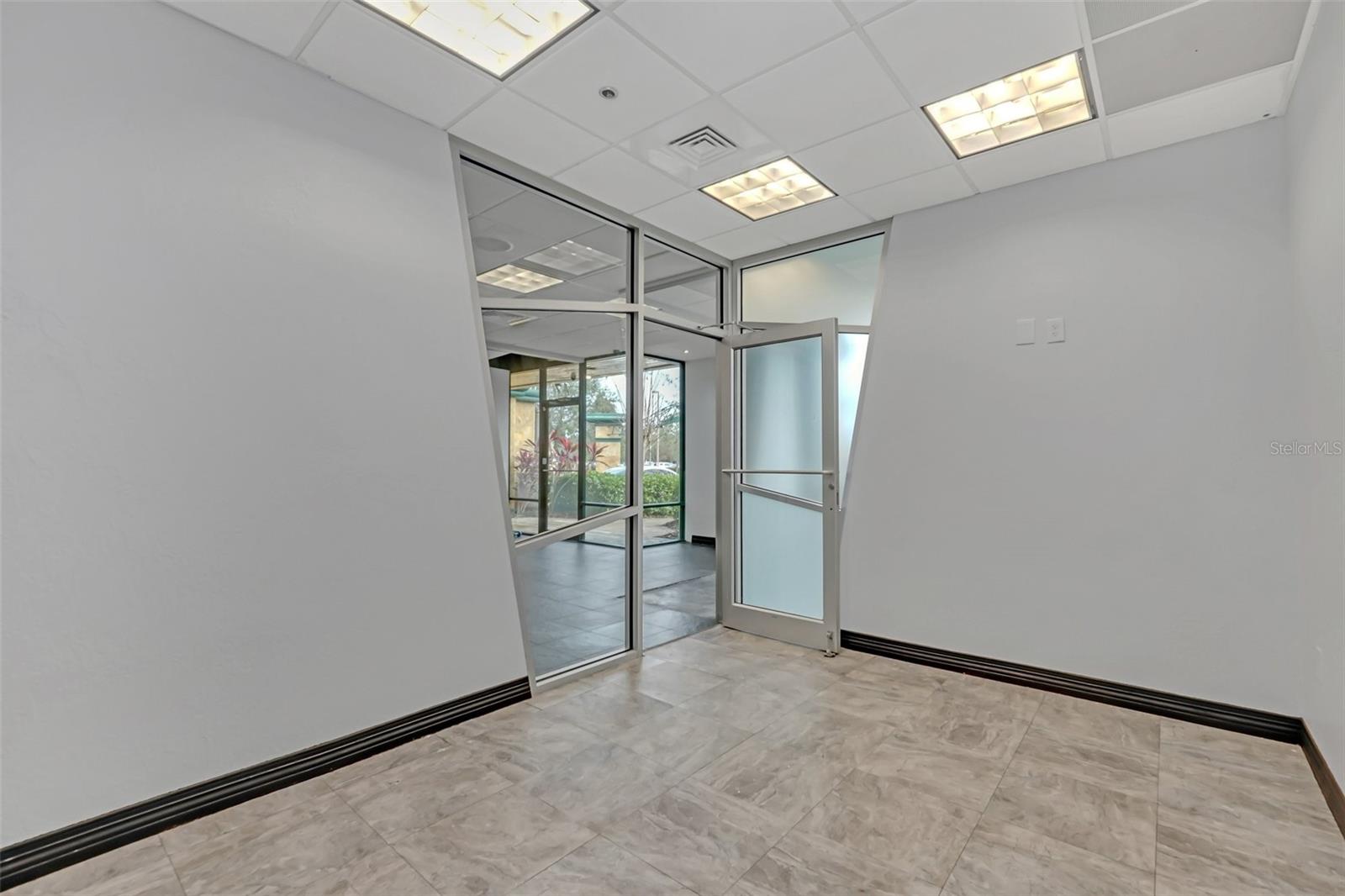 6881 KINGSPOINTE PKWY #17, ORLANDO, FL, 32819