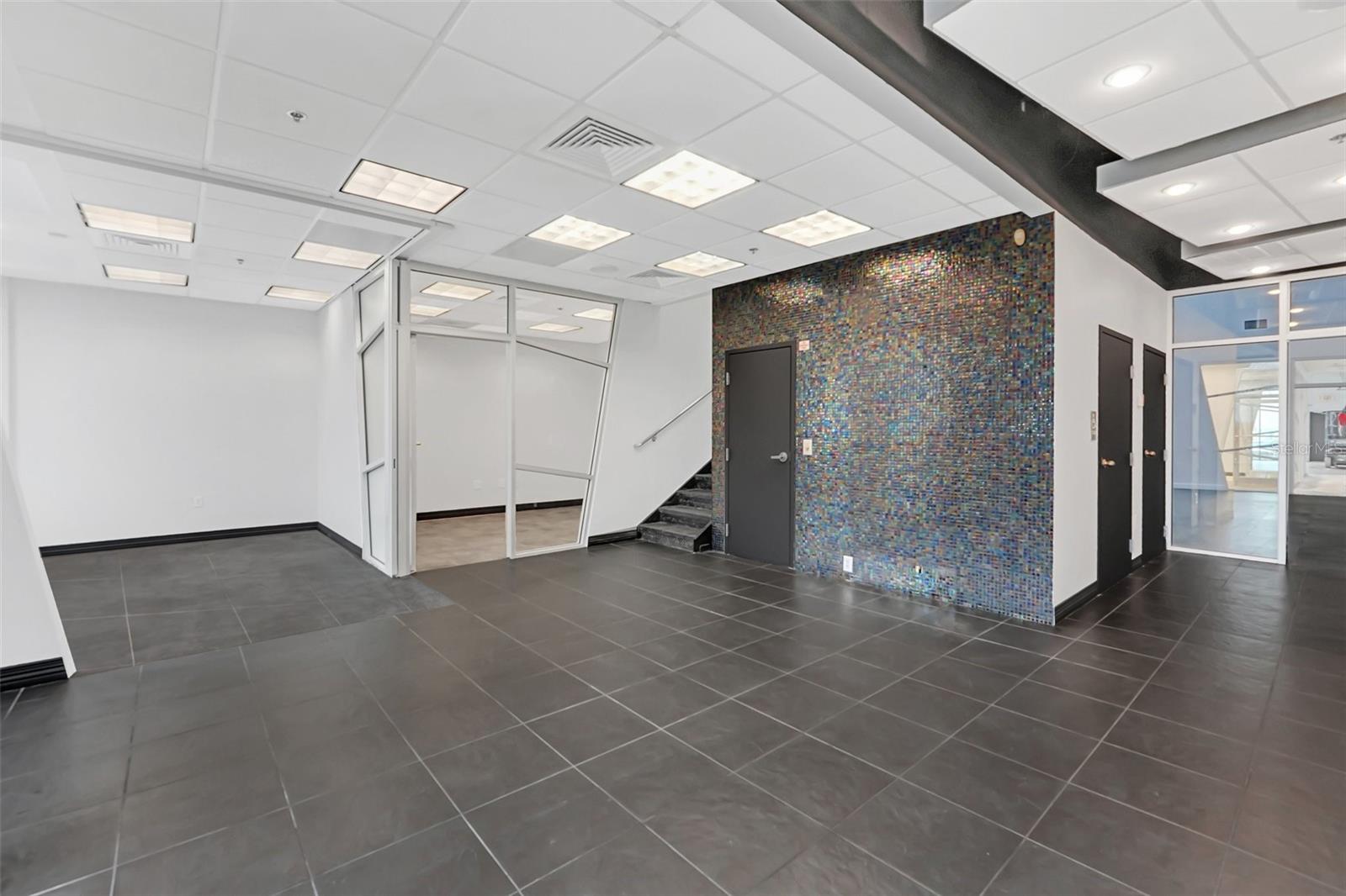 6881 KINGSPOINTE PKWY #17, ORLANDO, FL, 32819