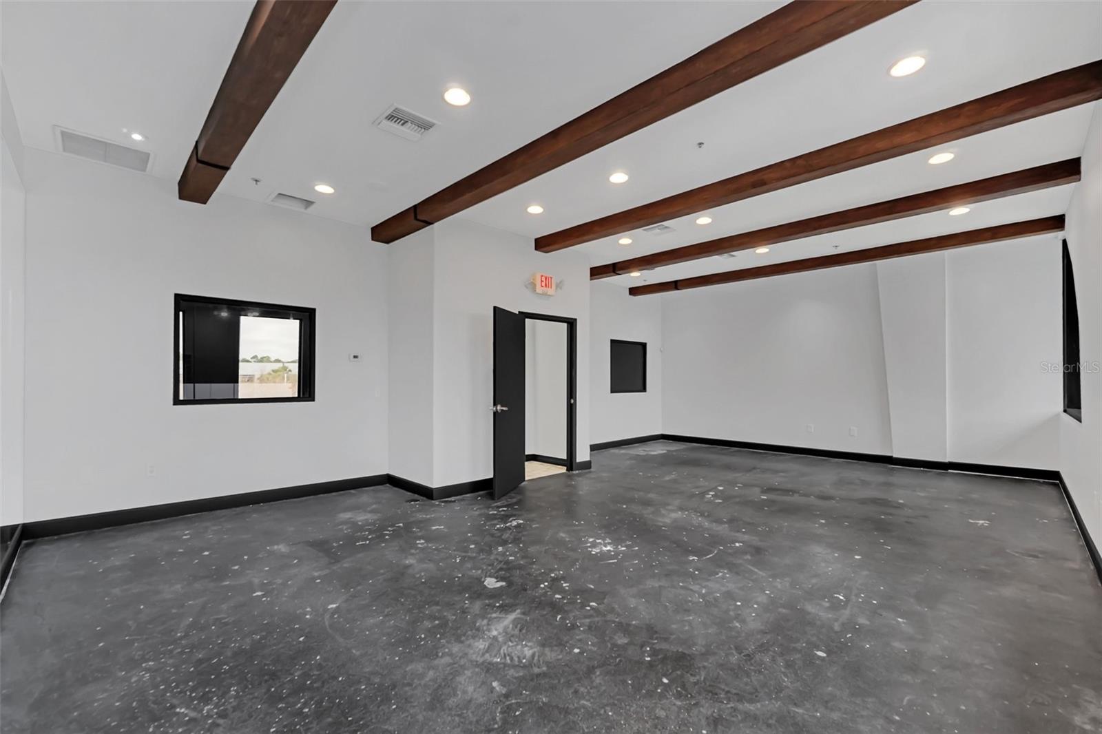 6881 KINGSPOINTE PKWY #17, ORLANDO, FL, 32819