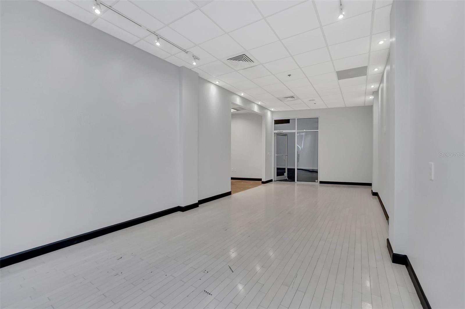 6881 KINGSPOINTE PKWY #17, ORLANDO, FL, 32819