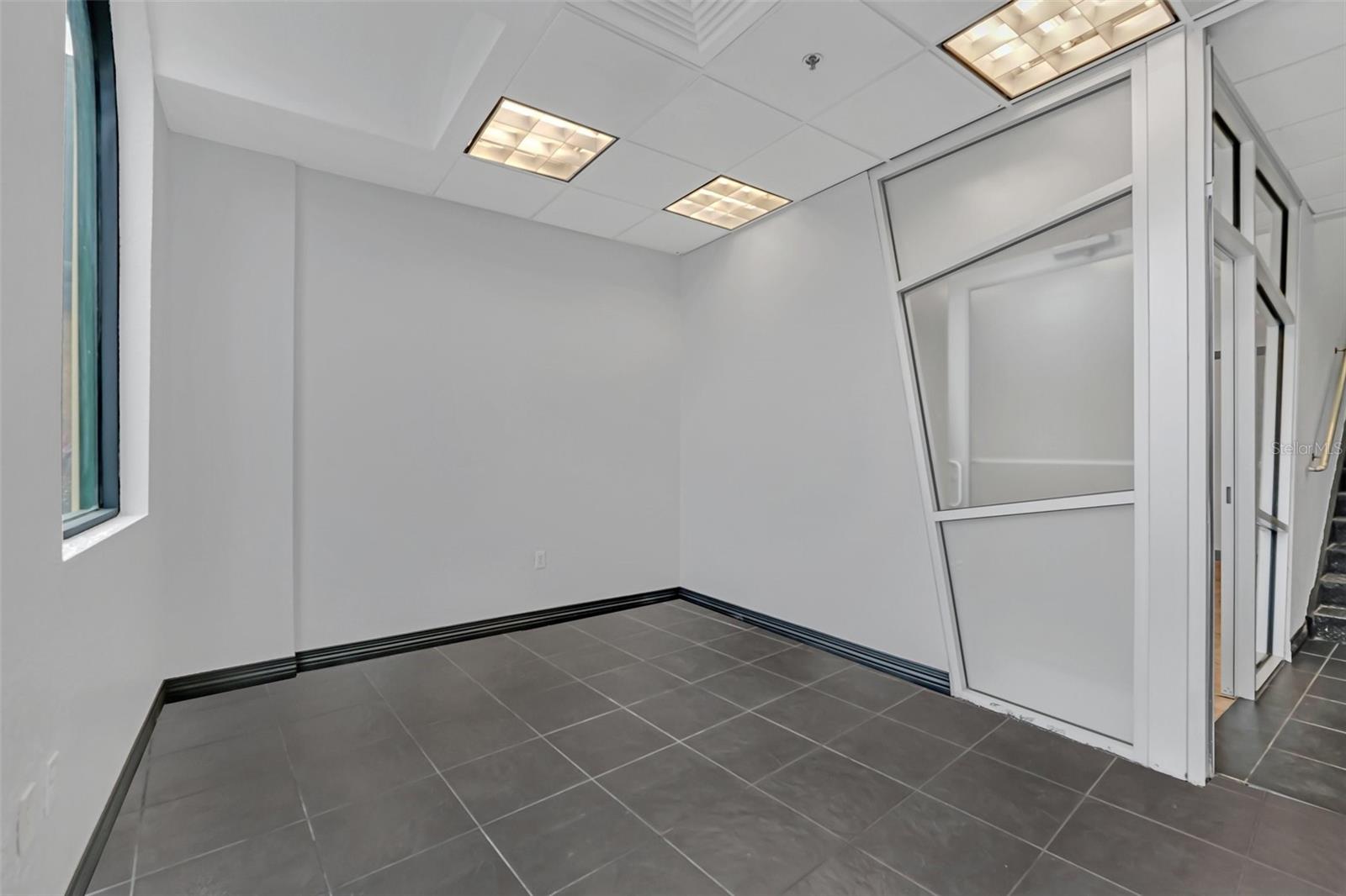 6881 KINGSPOINTE PKWY #17, ORLANDO, FL, 32819