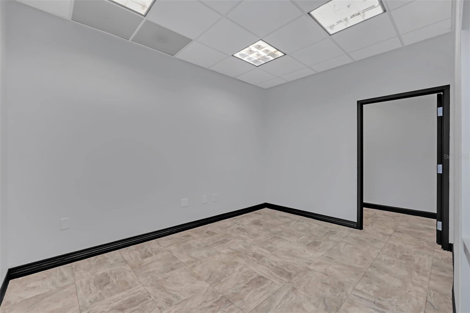 6881 KINGSPOINTE PKWY #17, ORLANDO, FL, 32819