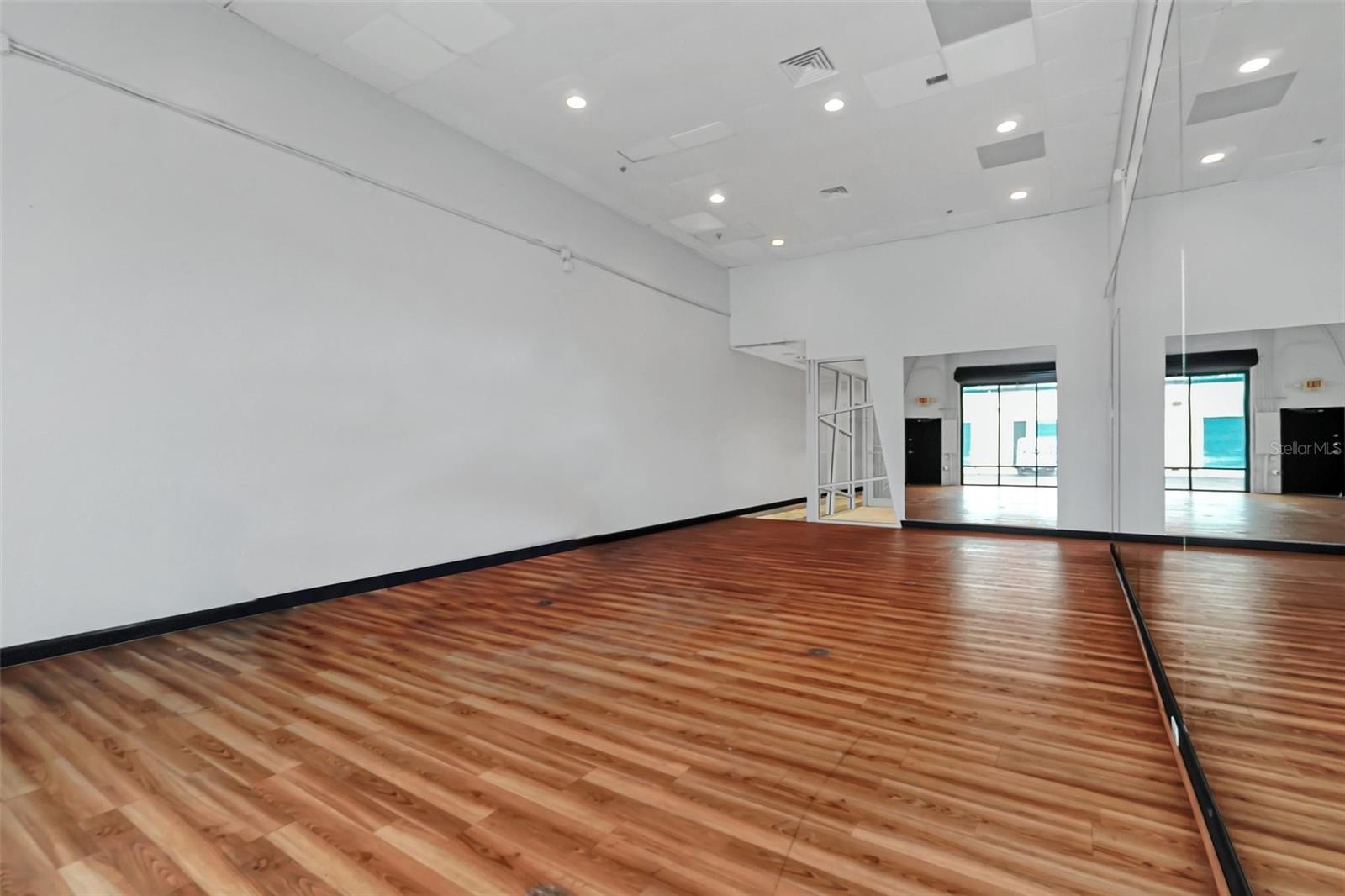 6881 KINGSPOINTE PKWY #17, ORLANDO, FL, 32819