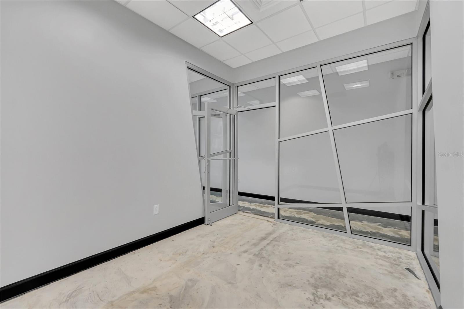 6881 KINGSPOINTE PKWY #17, ORLANDO, FL, 32819