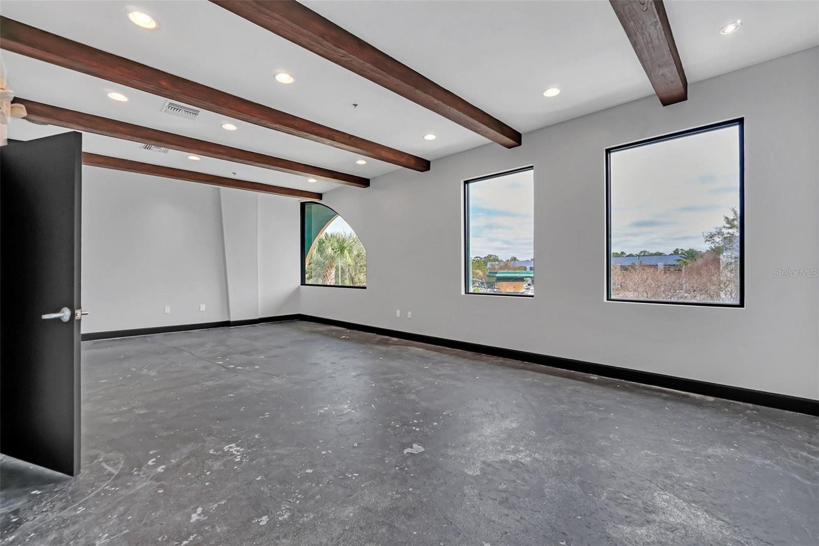 6881 KINGSPOINTE PKWY #17, ORLANDO, FL, 32819